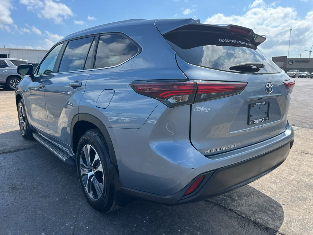 Certified Used 2024 Moon Dust Toyota Hybrid XLE image 38