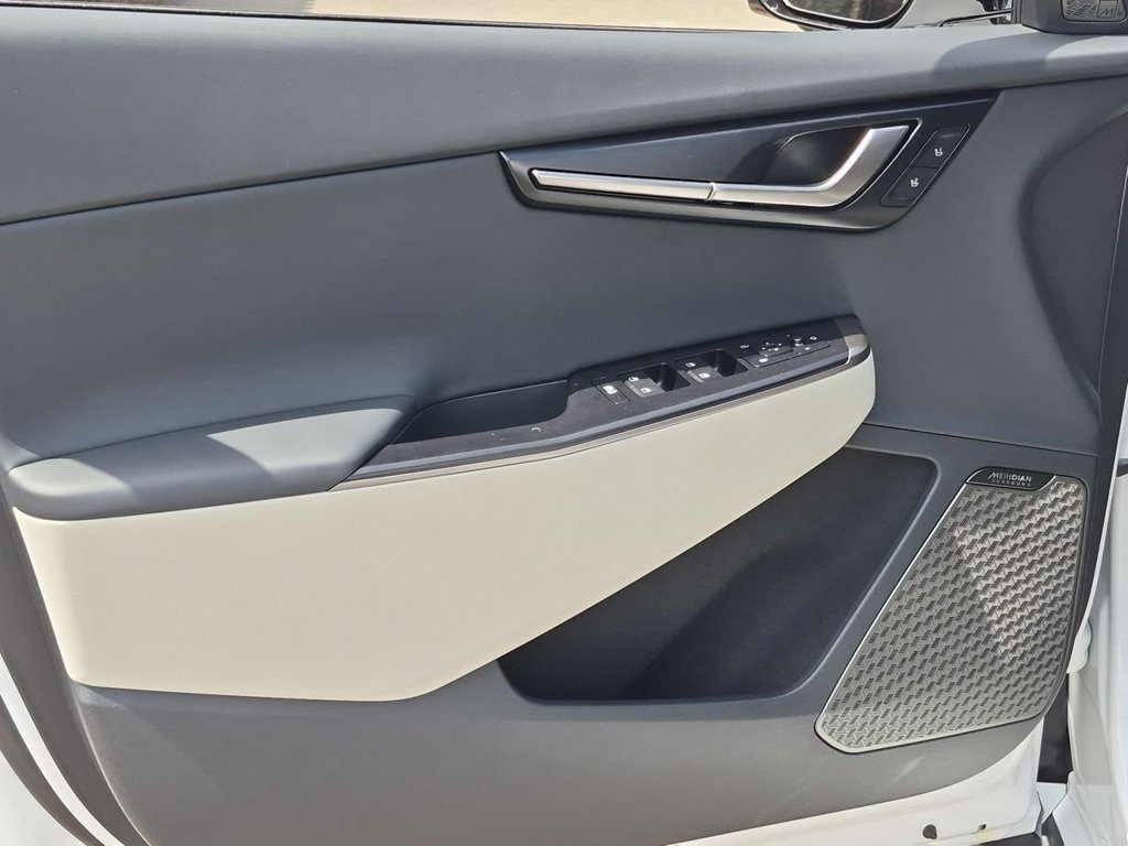 New 2026 Glacial White Pearl / Black Ro Kia GT-LINE image 23