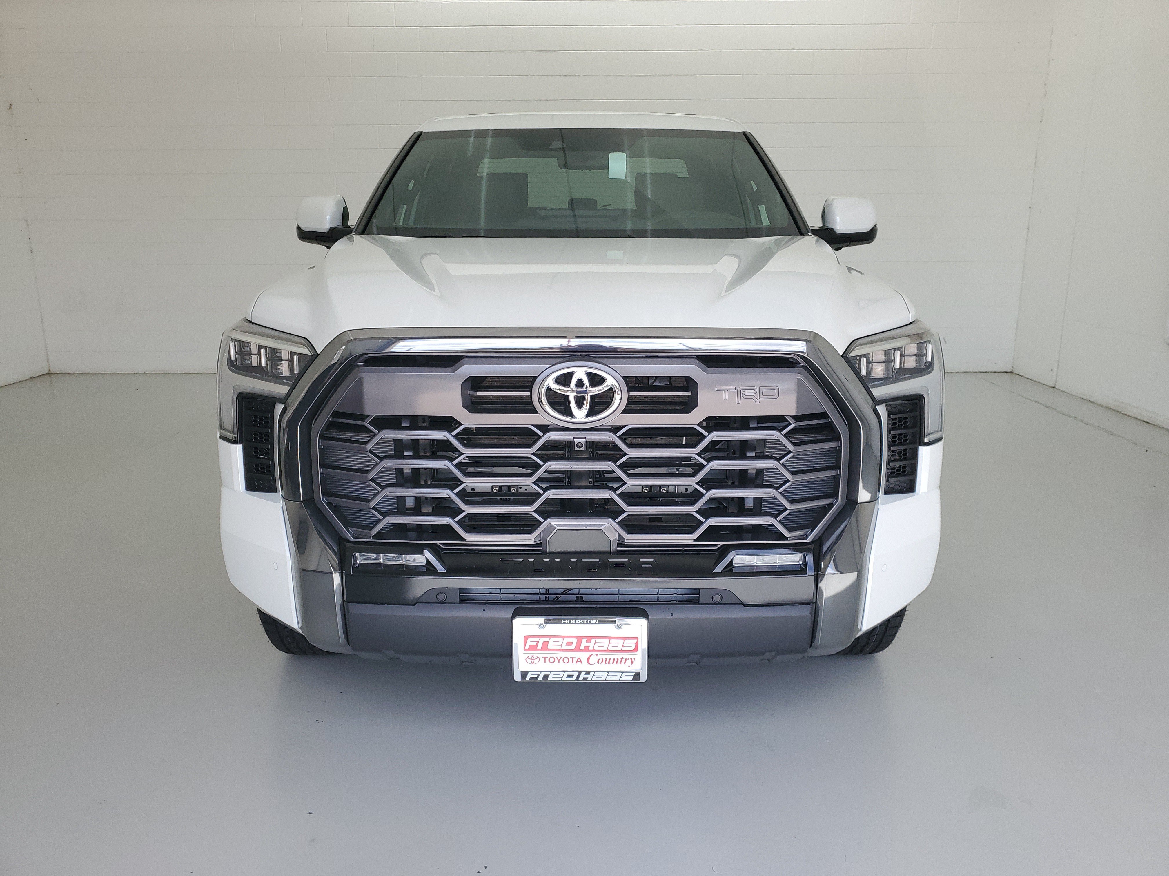 New 2026 Wind Chill Pearl <sup>1</sup> Toyota  Platinum image 3