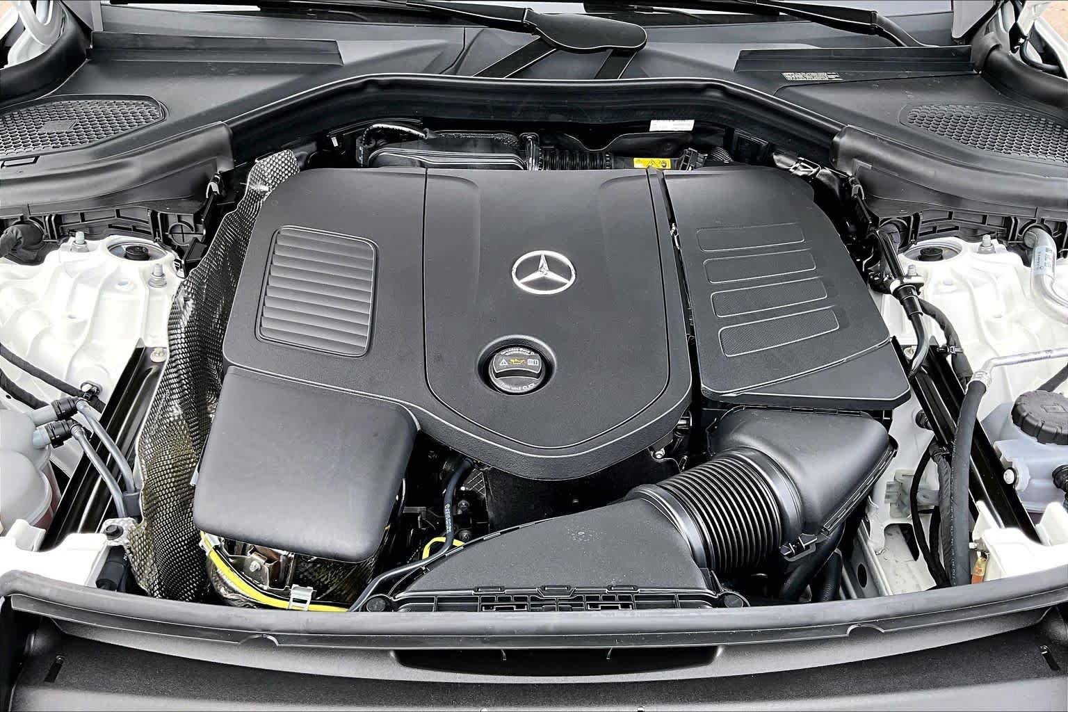 New 2026 Polar White Mercedes-Benz GLC 300 image 16