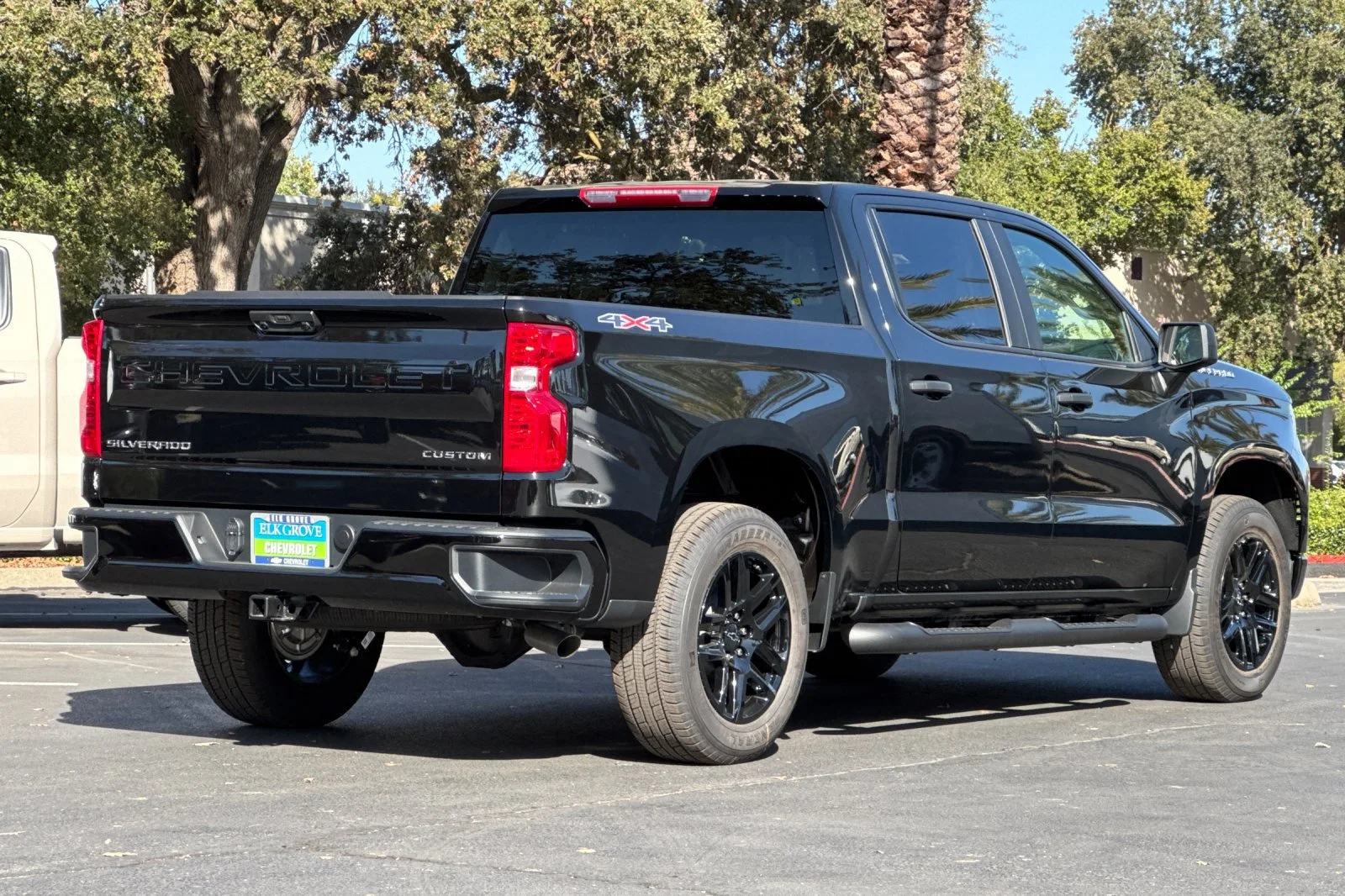 2026 Chevrolet Silverado 1500 Custom view 3