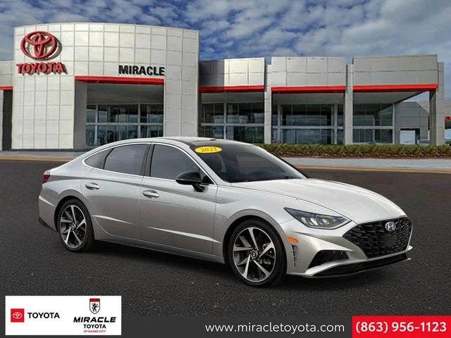 Certified Used 2022  Hyundai SEL Plus image 1