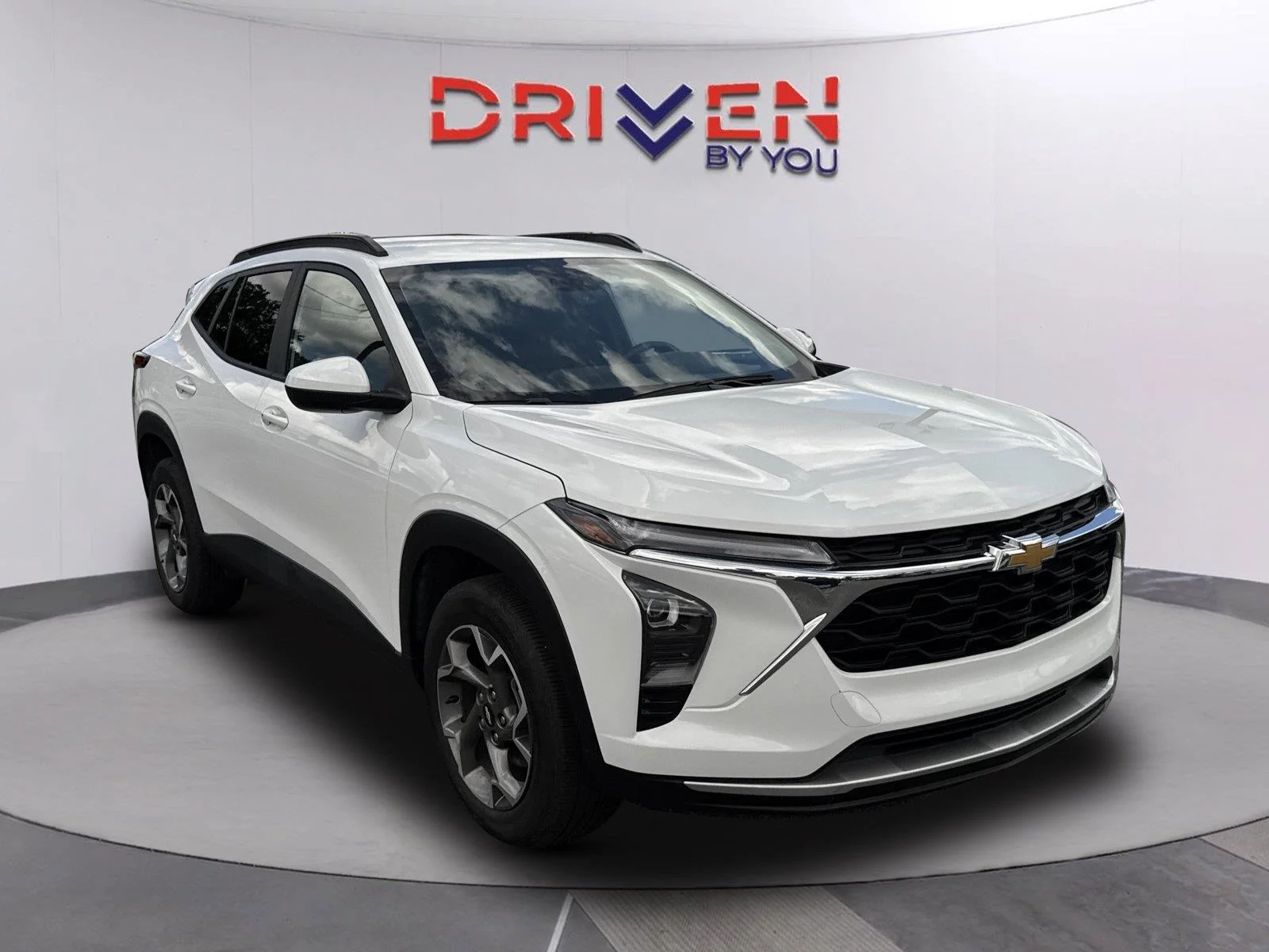 Used 2025 Summit White Chevrolet LT image 2