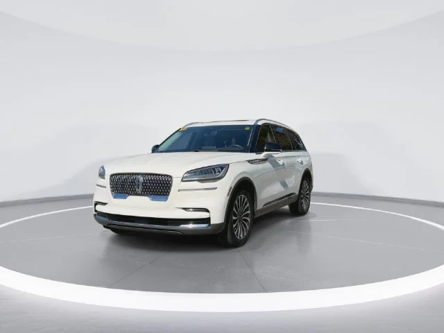 Used 2022 White Lincoln Reserve image 3
