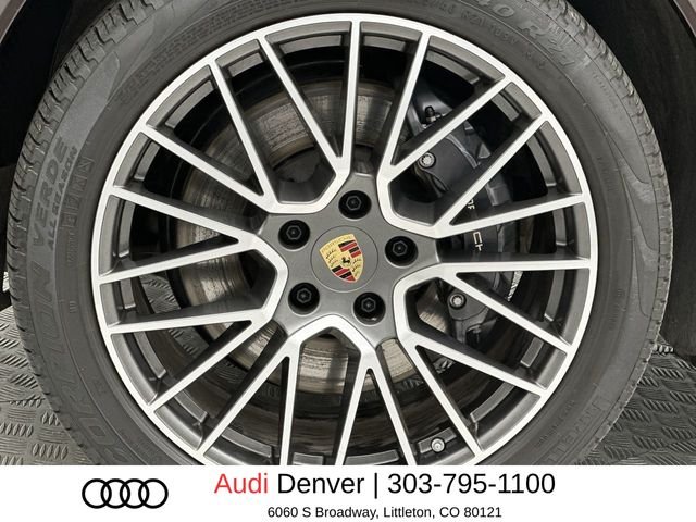 Used 2023  Porsche Base image 10