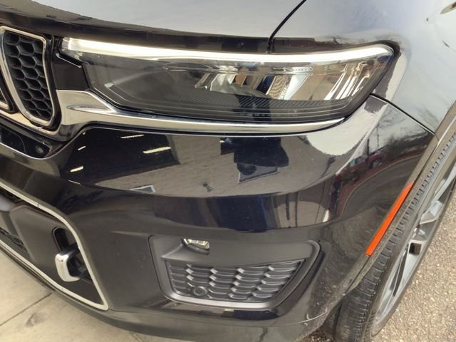 Used 2023 Diamond Black Jeep Overland image 37
