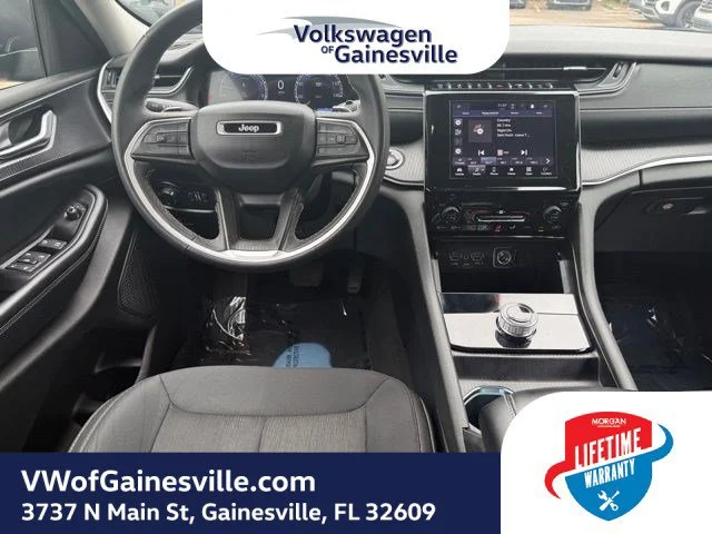 Used 2023 Diamond Black Crystal Pearlcoat Jeep Laredo image 16