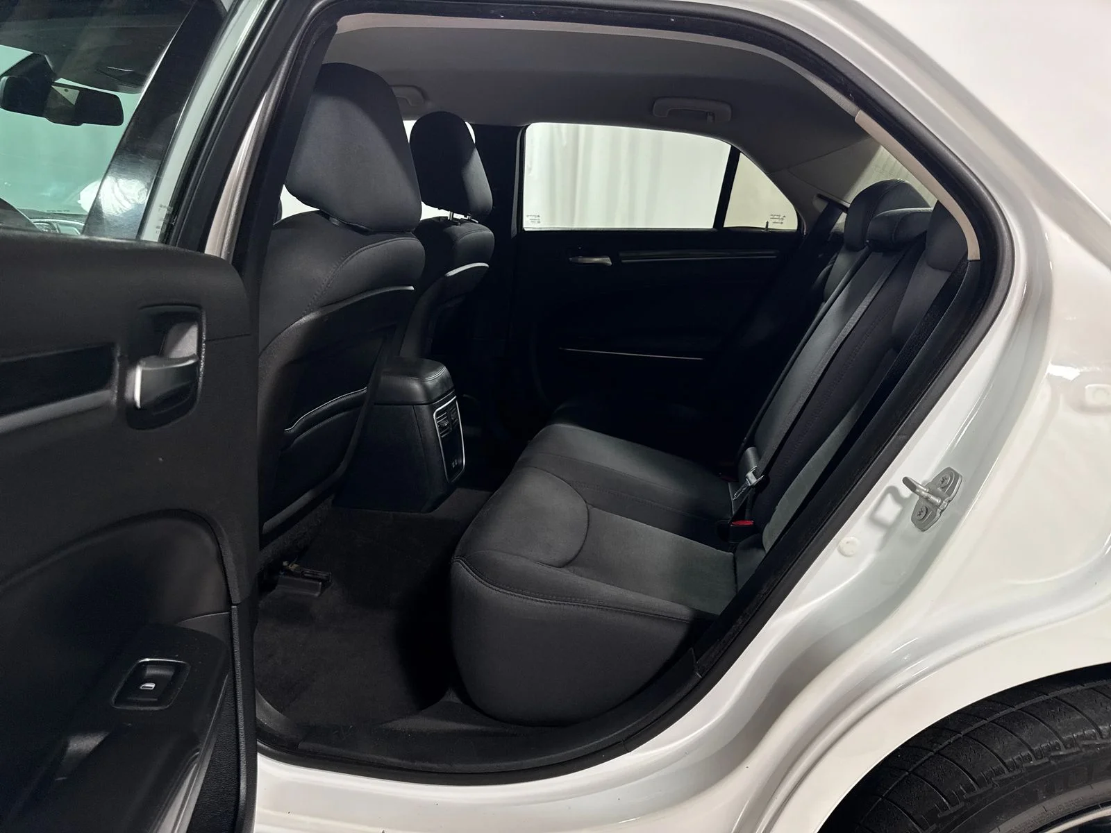 Used 2018 Bright White Clearcoat Chrysler Touring image 5