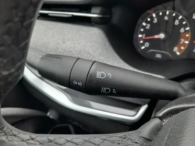 Used 2024 Silver Jeep Latitude image 16