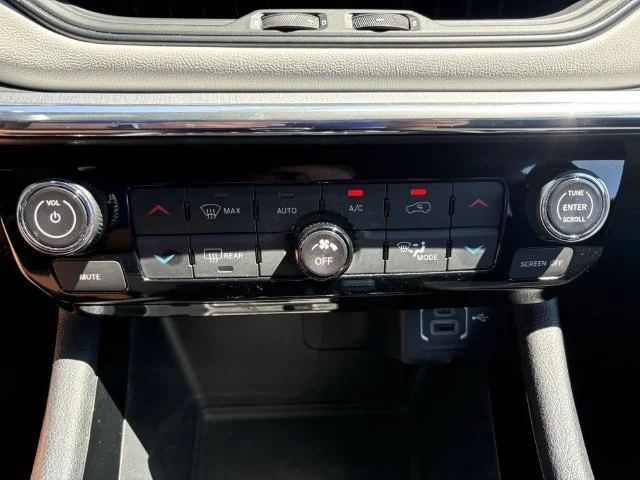 Used 2024 Silver Jeep Limited image 28