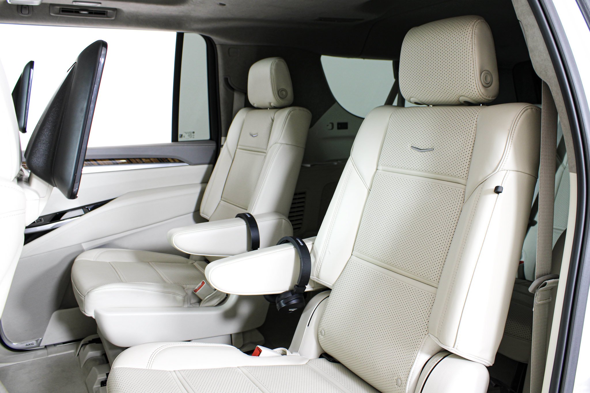 Used 2025 Crystal White Tricoat Cadillac Sport Platinum image 39