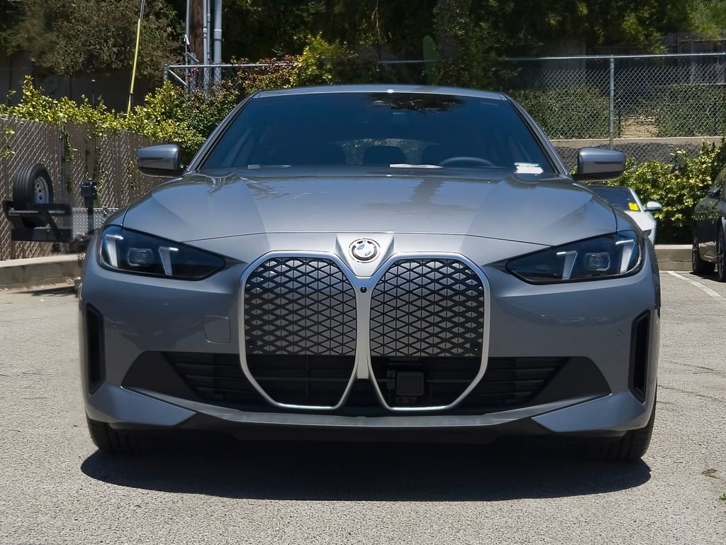 New 2026 Skyscraper Grey Metallic BMW eDrive40 image 3