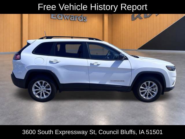 Used 2022 White Jeep Latitude Lux image 5