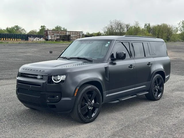 2023 Land Rover Defender S's photo