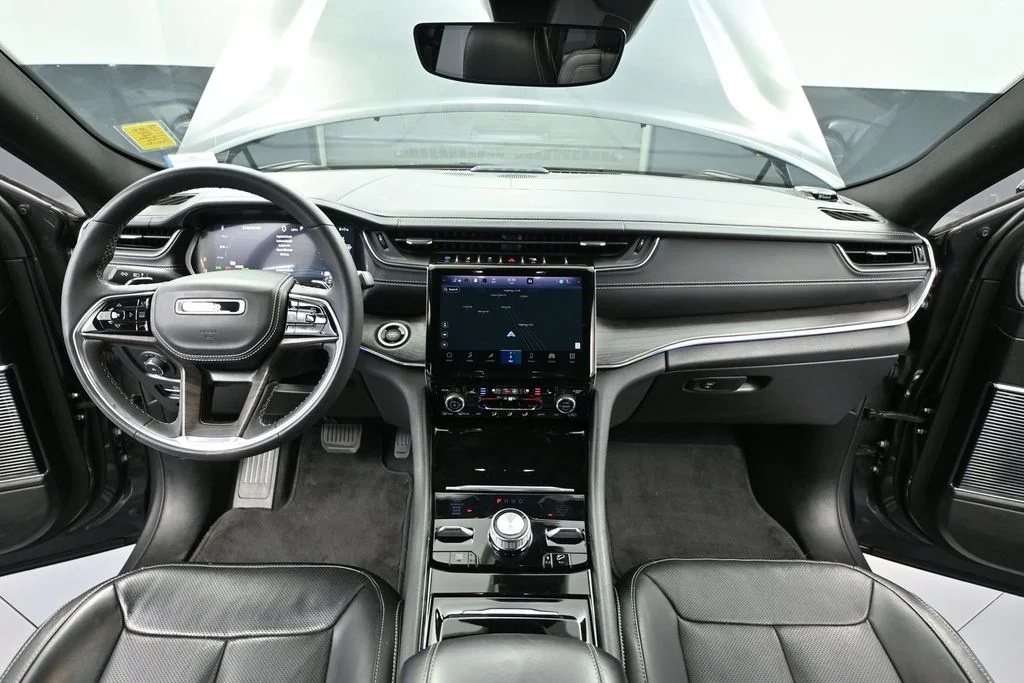 Used 2023 Gray Jeep Overland 4xe image 21