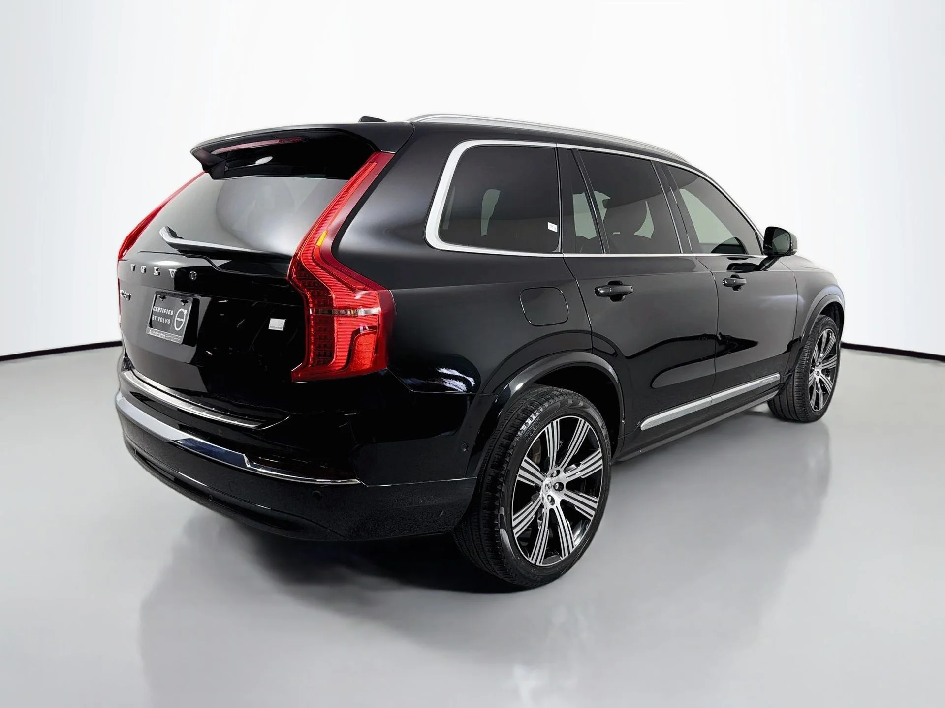 Certified Used 2023 Onyx Black Volvo Plus image 6