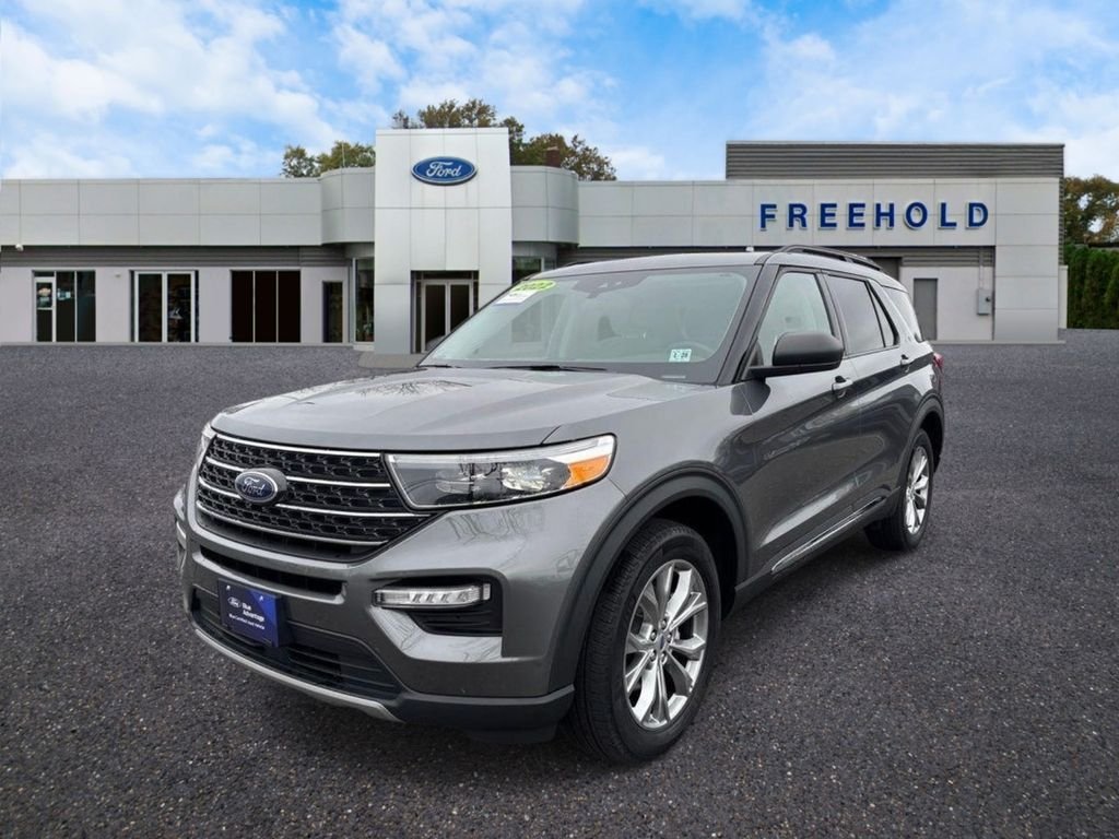 Certified Used 2022 Gray Metallic Ford XLT image 4