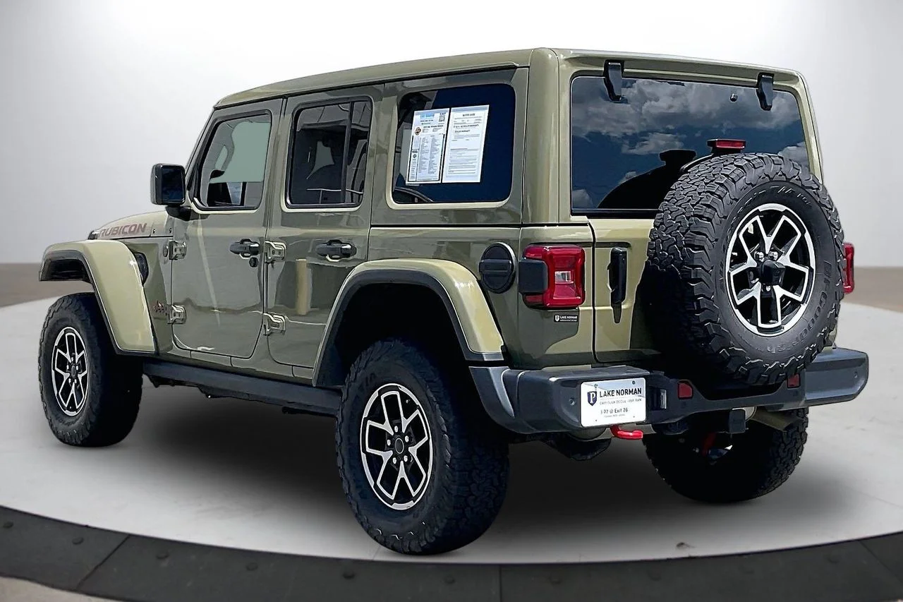 Used 2025  Jeep Rubicon image 7
