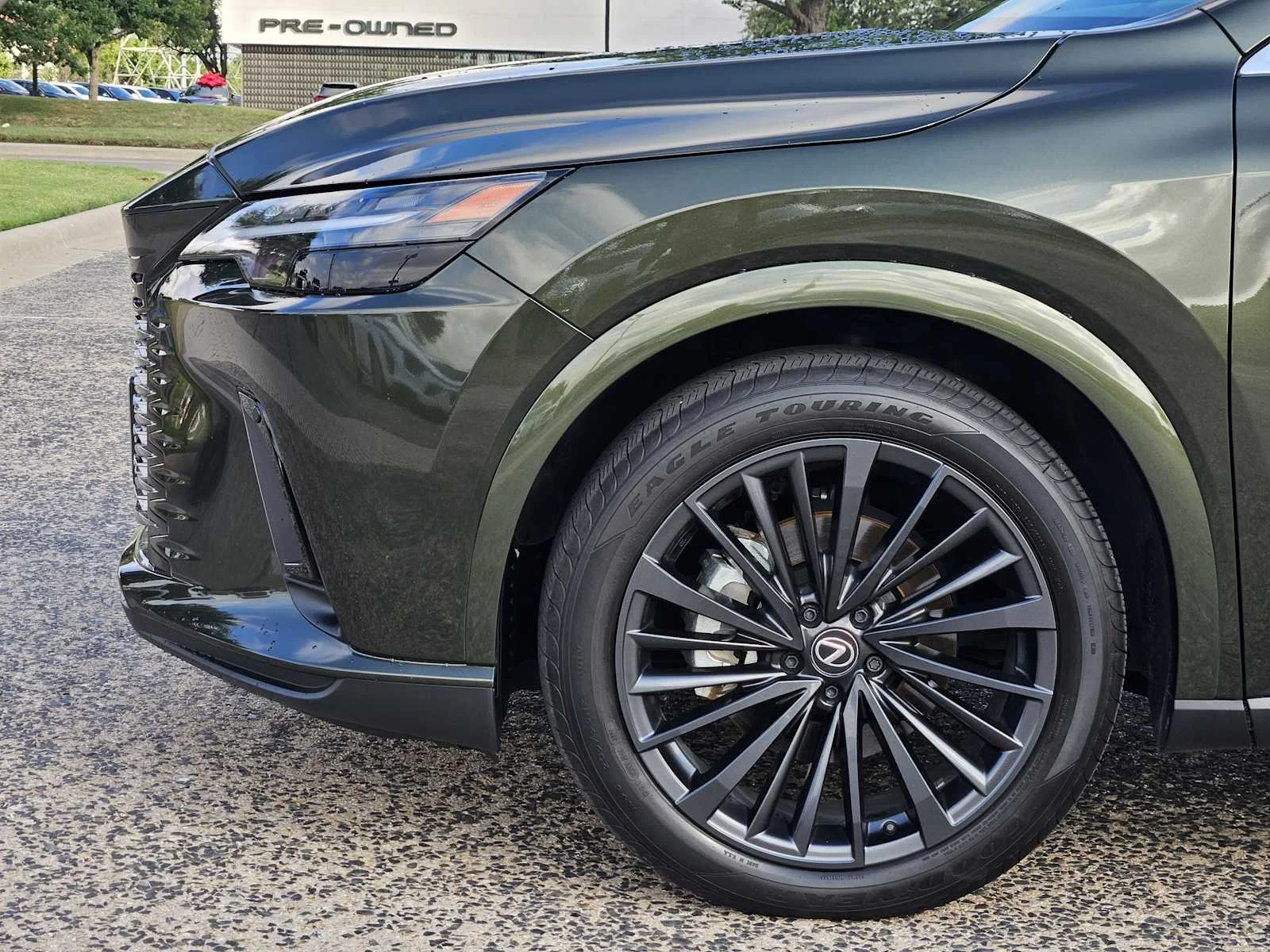 Certified Used 2025 NORI GREEN PEARL Lexus Premium image 5