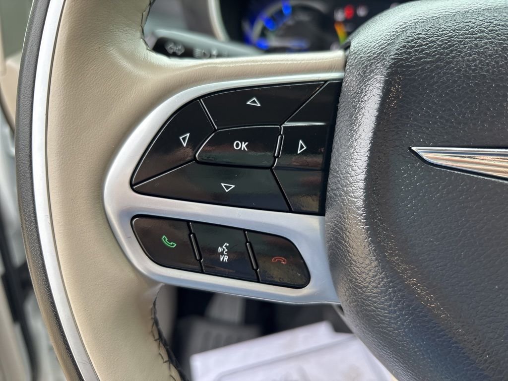 2020 Chrysler Pacifica Hybrid Limited - Photo 22