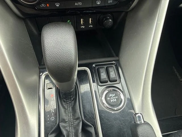 Used 2024  Mitsubishi  image 19
