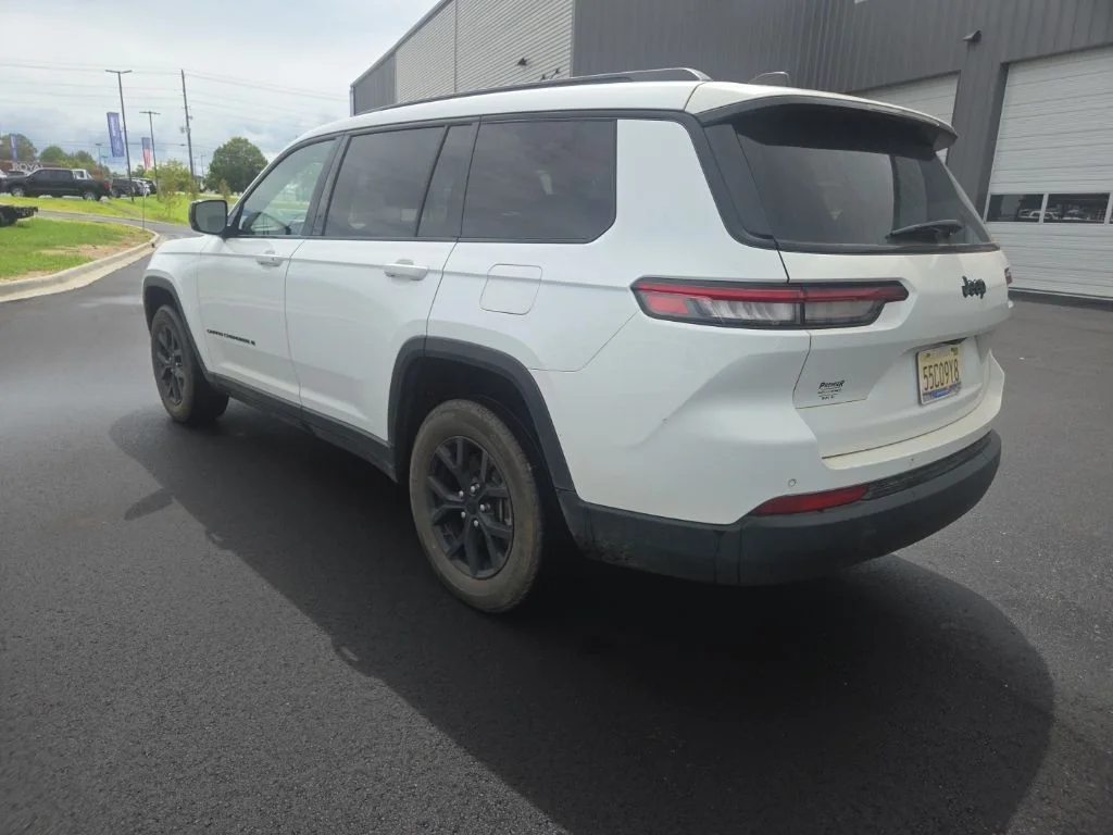 Used 2024 White Jeep Altitude image 8