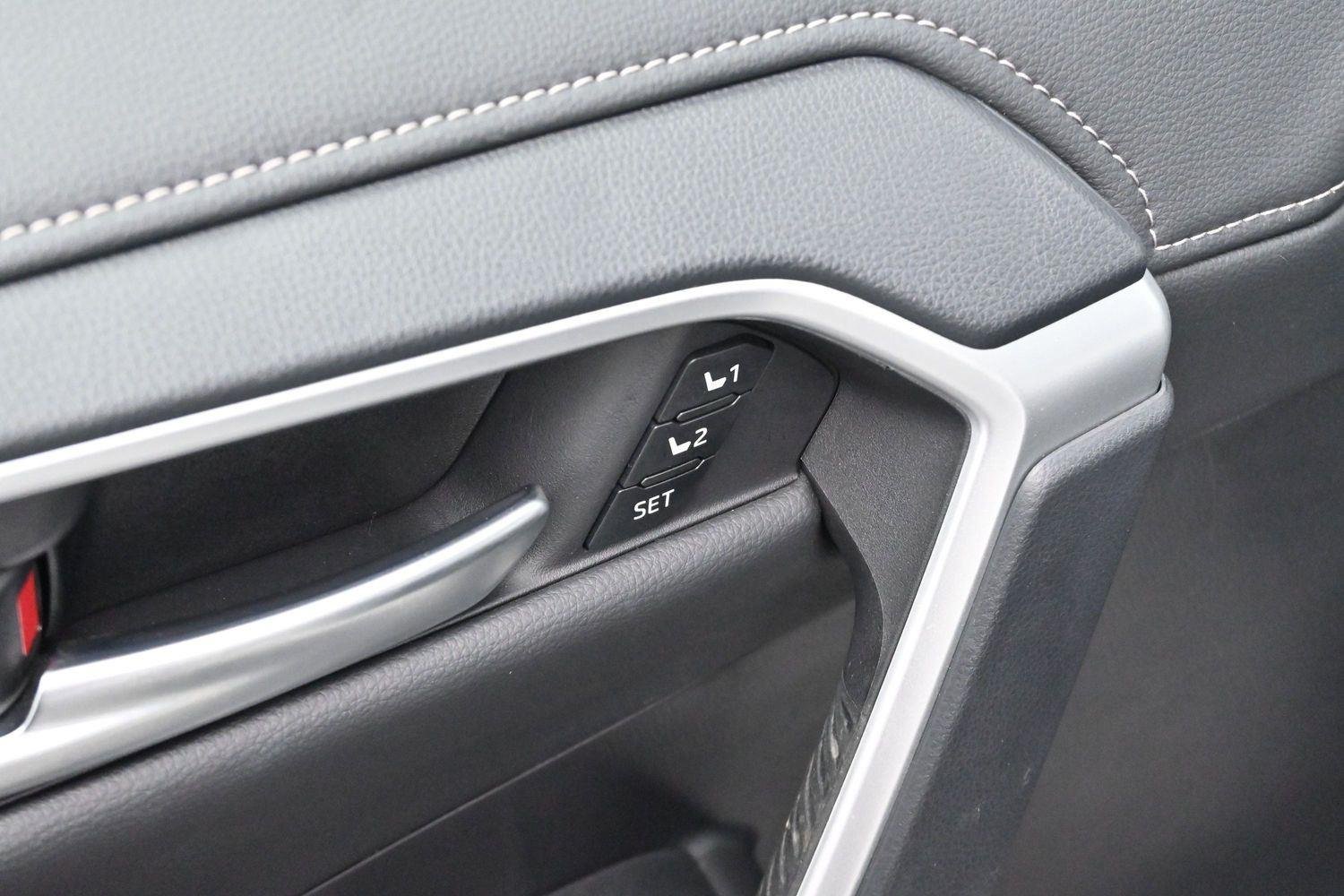 Used 2025 Wind Chill Pearl Toyota Limited image 10