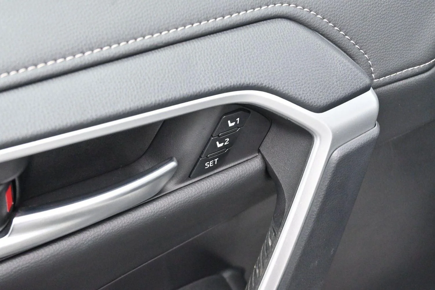 Used 2025 Wind Chill Pearl Toyota Limited image 10