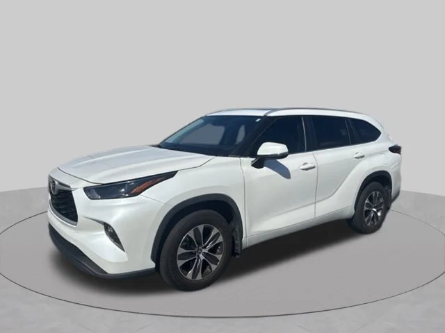 Used 2024 Beige Toyota XLE image 3
