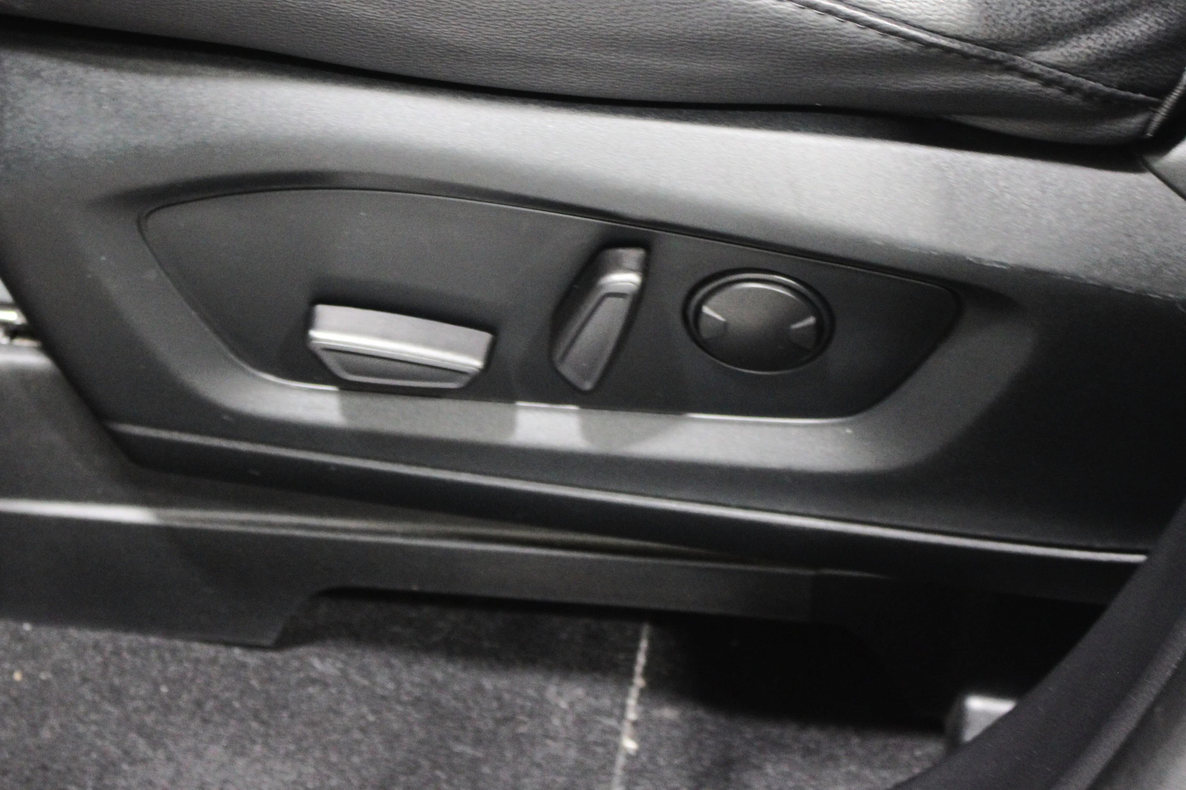 2022 Ford Explorer ST - Photo 5