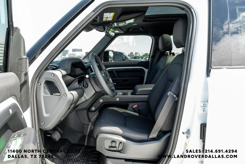 New 2026 Fuji White Land Rover X-Dynamic SE image 36