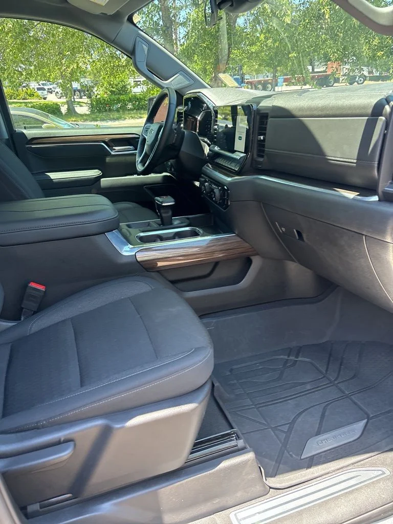 Used 2025 Gray Chevrolet RST image 23