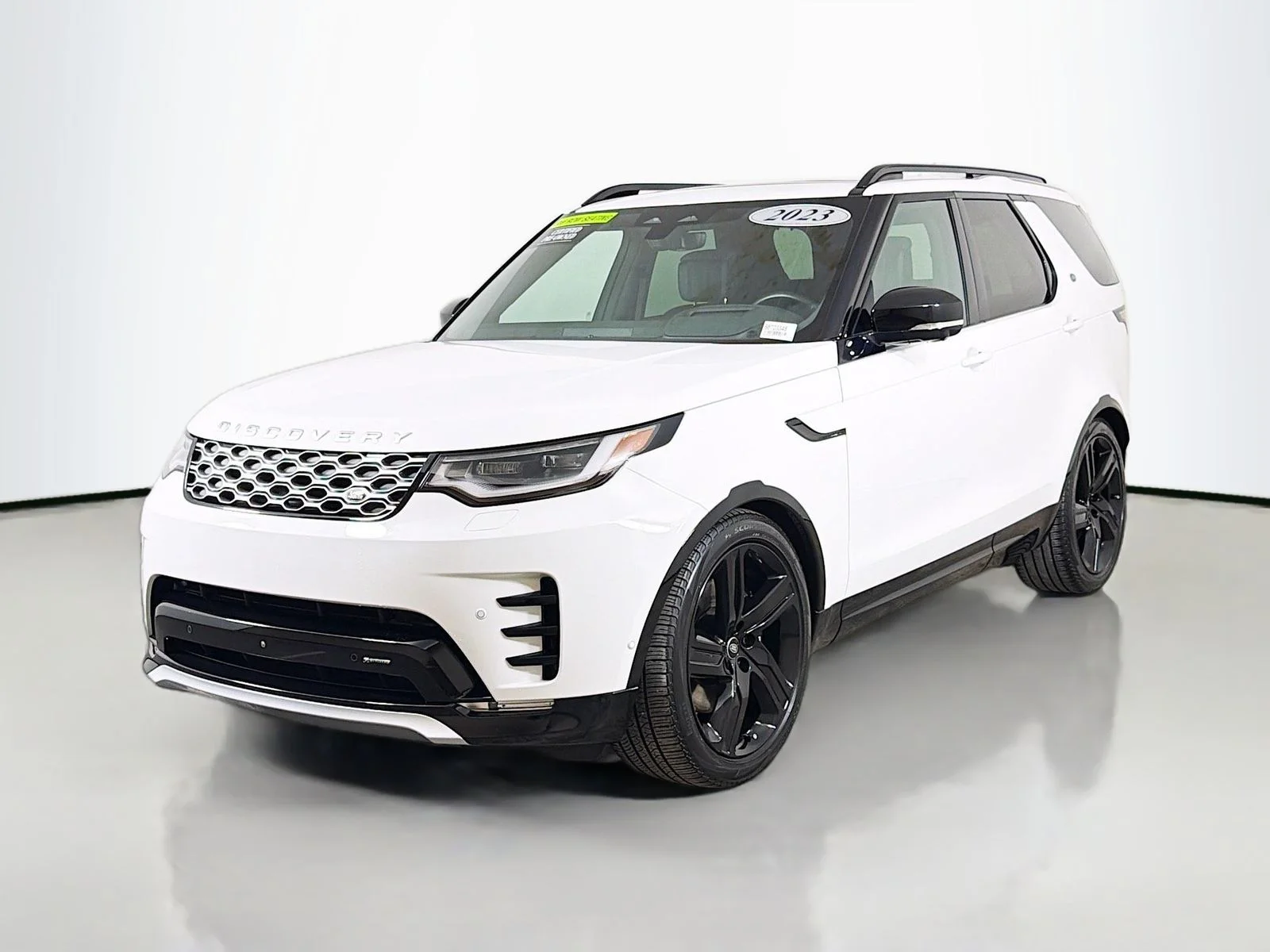 2023 Land Rover Discovery Metropolitan Edition's photo