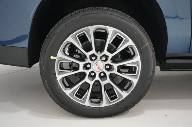 2026 GMC Yukon XL Denali - Photo 6