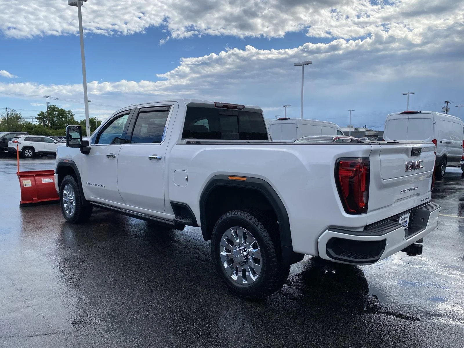 Used 2021 White Frost Tri-Coat GMC Denali image 5