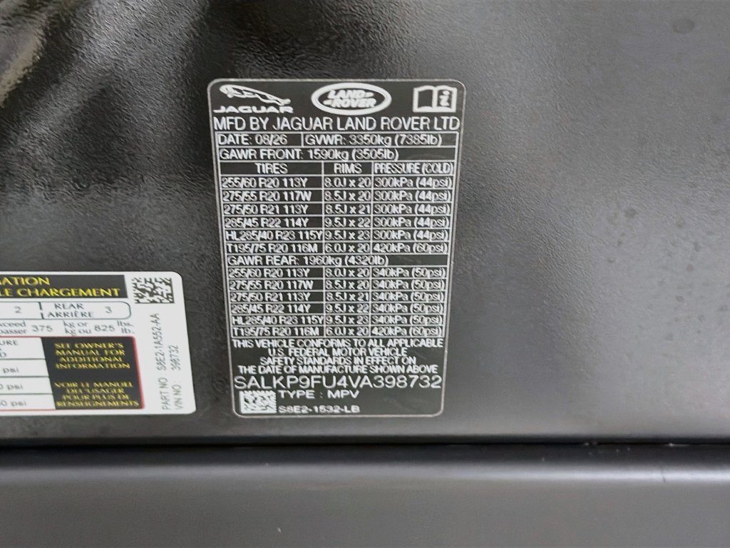 New 2027 Santorini Black Land Rover SE image 34