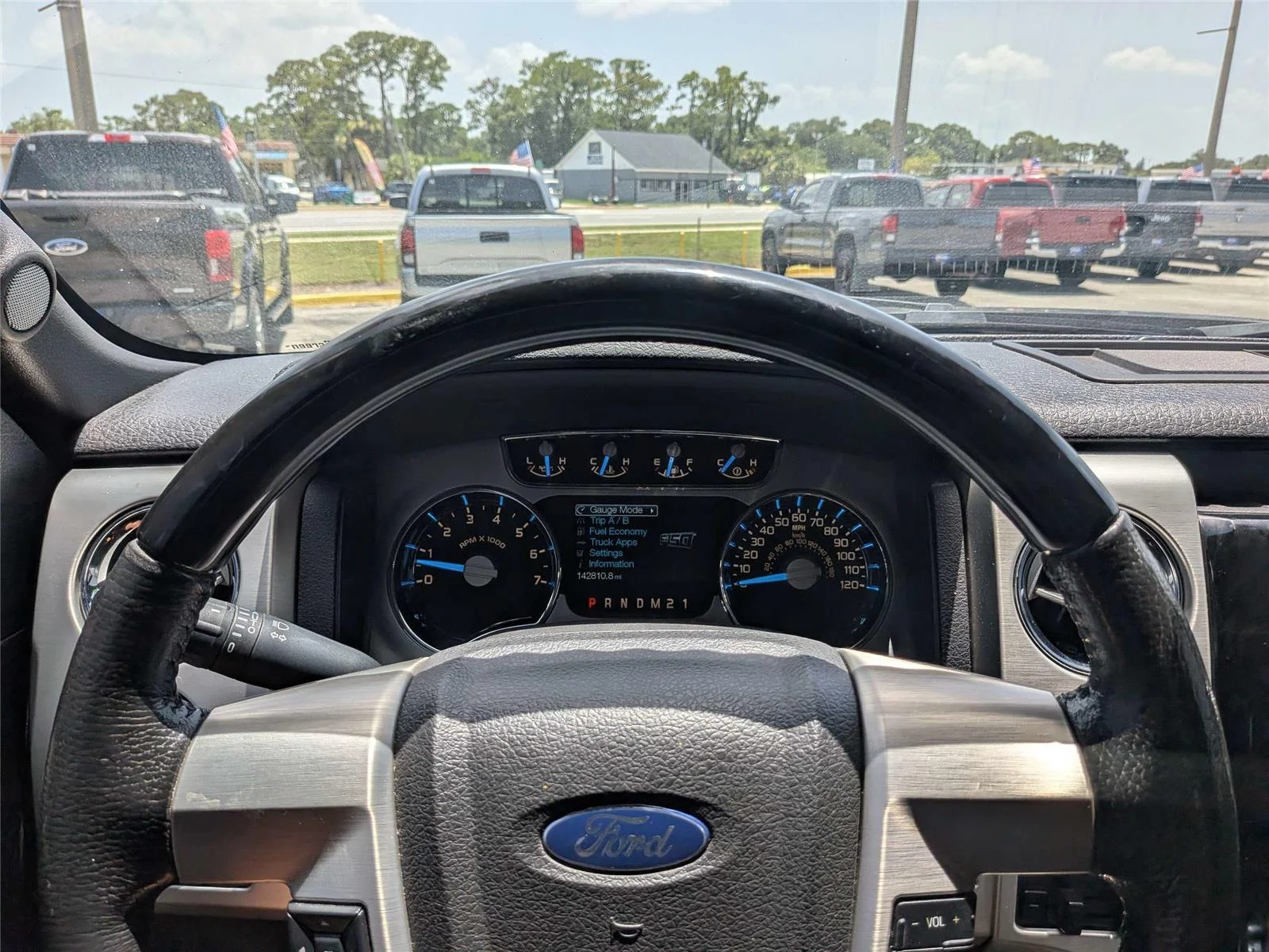 Used 2012  Ford Platinum image 29