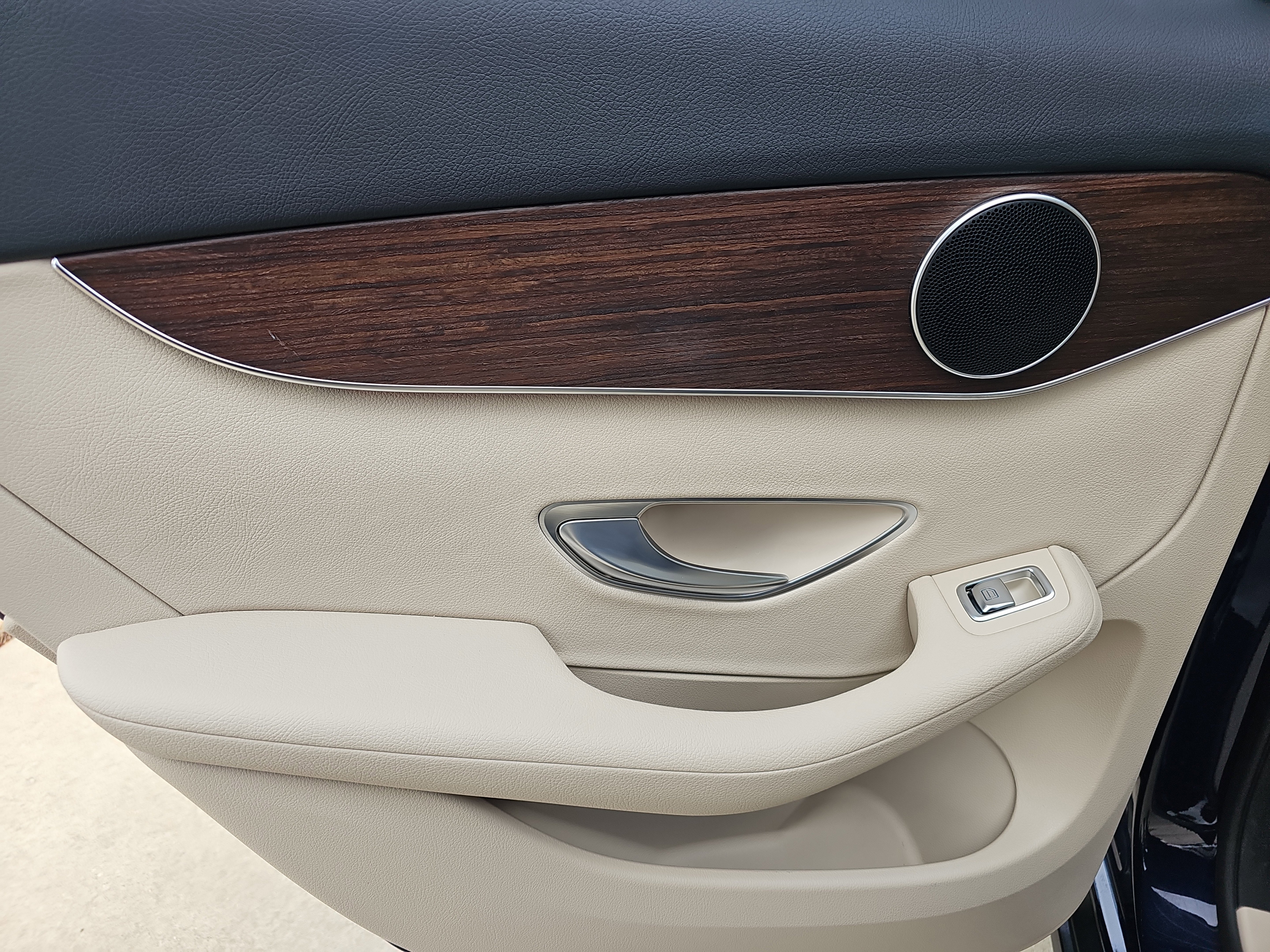 2021 Mercedes-Benz GLC GLC300 - Photo 18