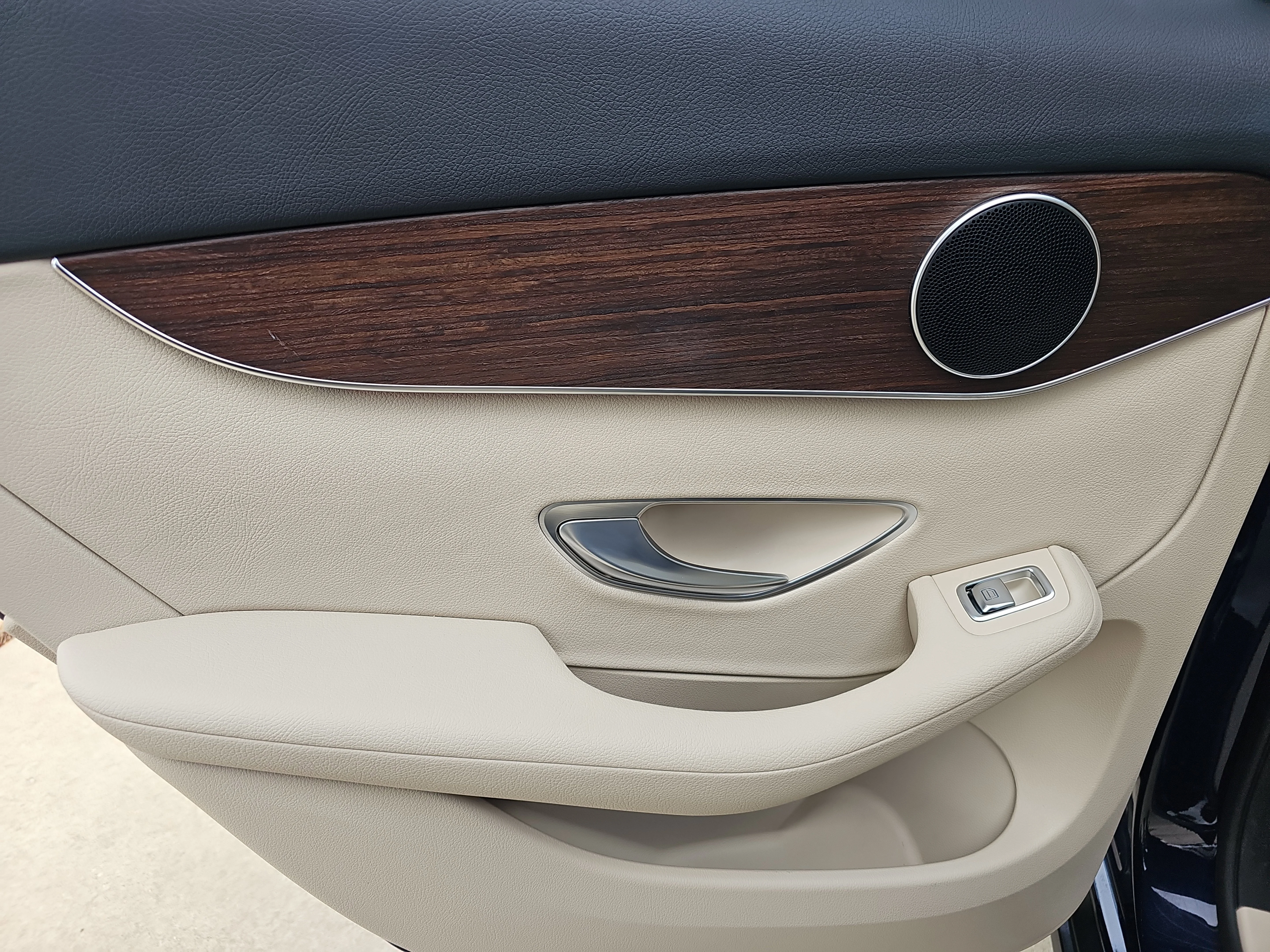 2021 Mercedes-Benz GLC GLC300 - Photo 18