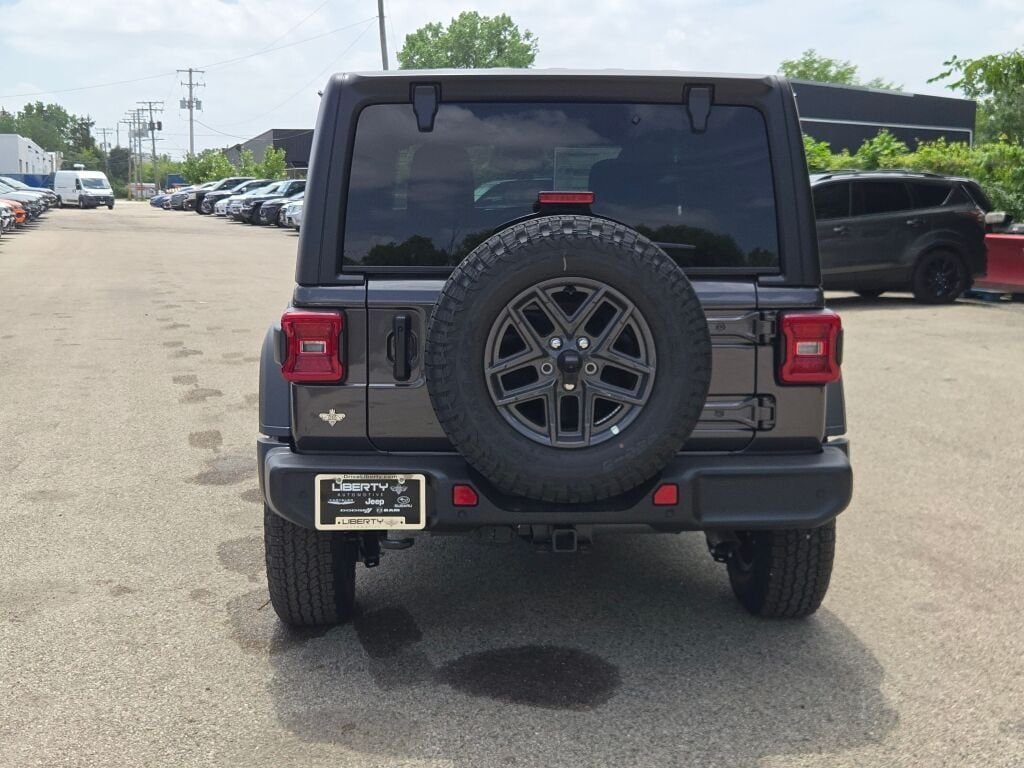 New 2026 Granite Crystal Metallic Clear-Coat Exterior Paint Jeep Sport S image 11