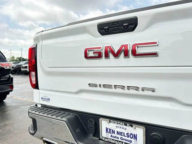 Used 2022 Summit White GMC SLE image 9