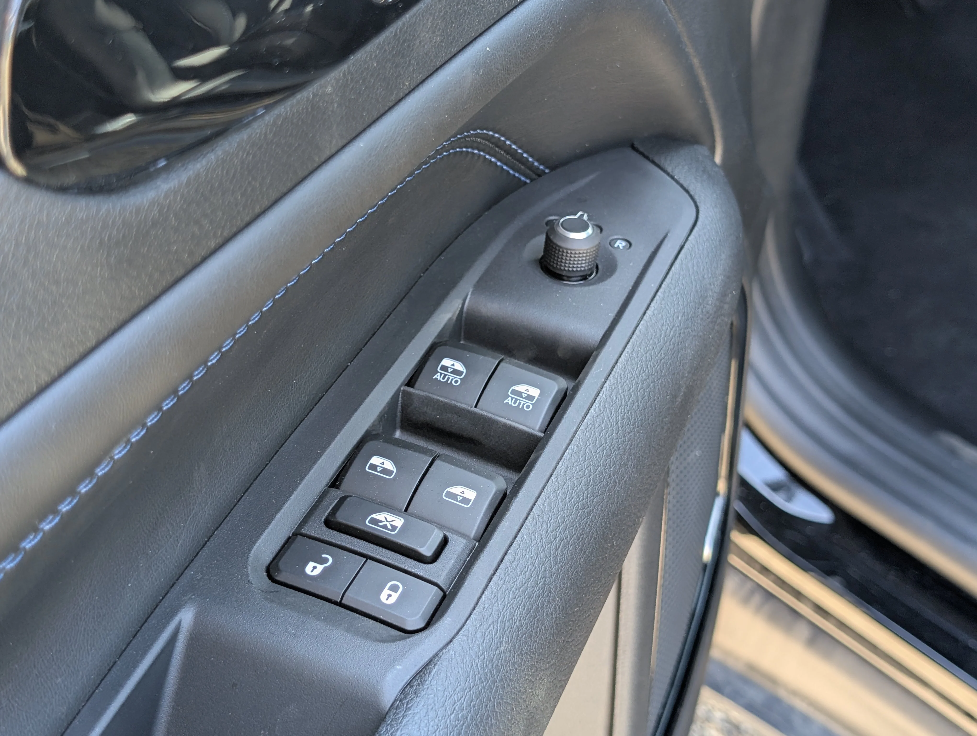 New 2026 Diamond Black Crystal Pearl Jeep North image 18
