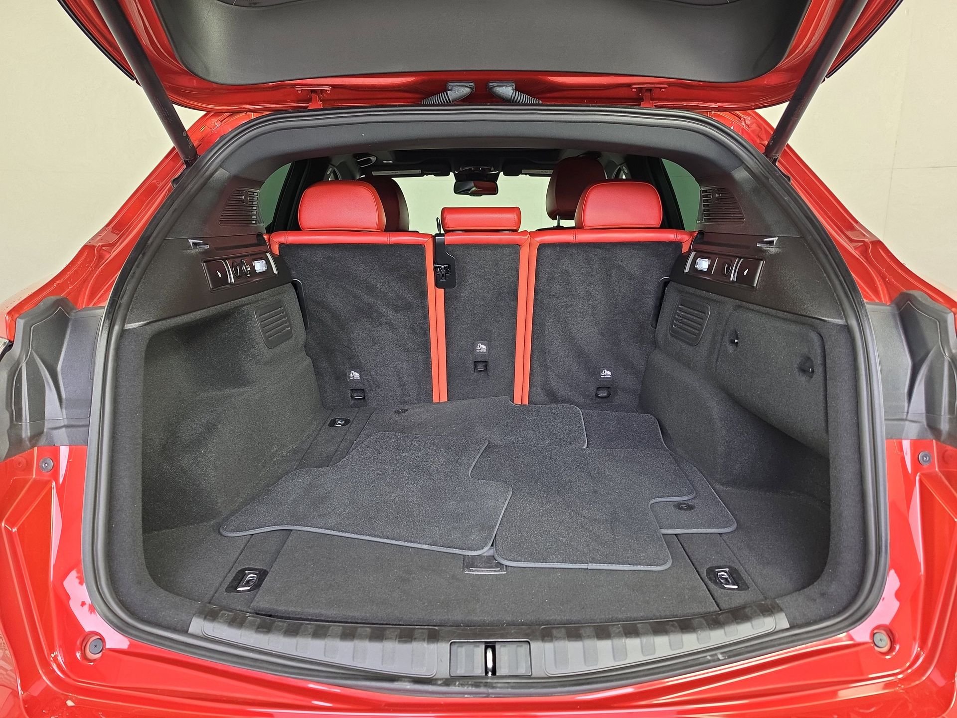 Used 2024 Red Alfa Romeo Veloce image 12