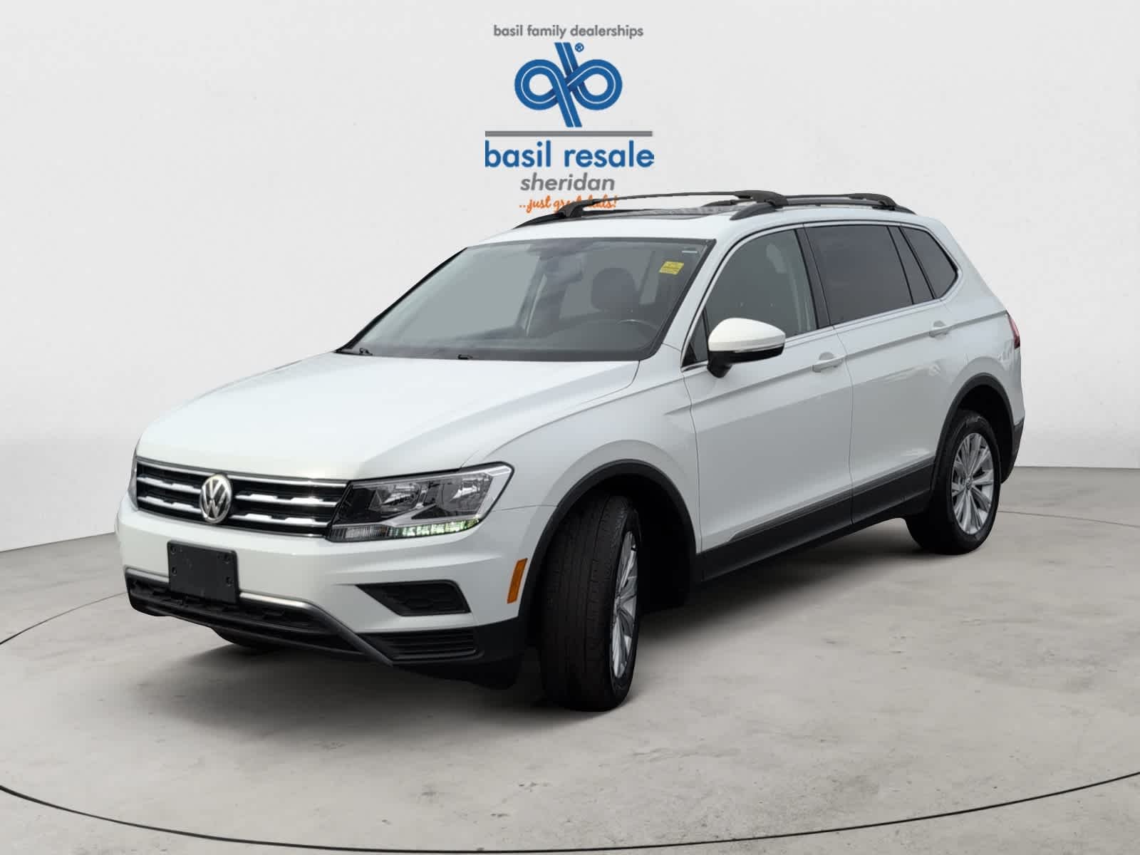 Used 2018 Pure White Volkswagen SE image 5