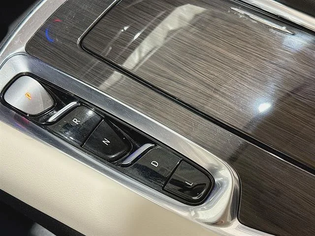 Used 2024 White Frost Tricoat Buick Essence image 47