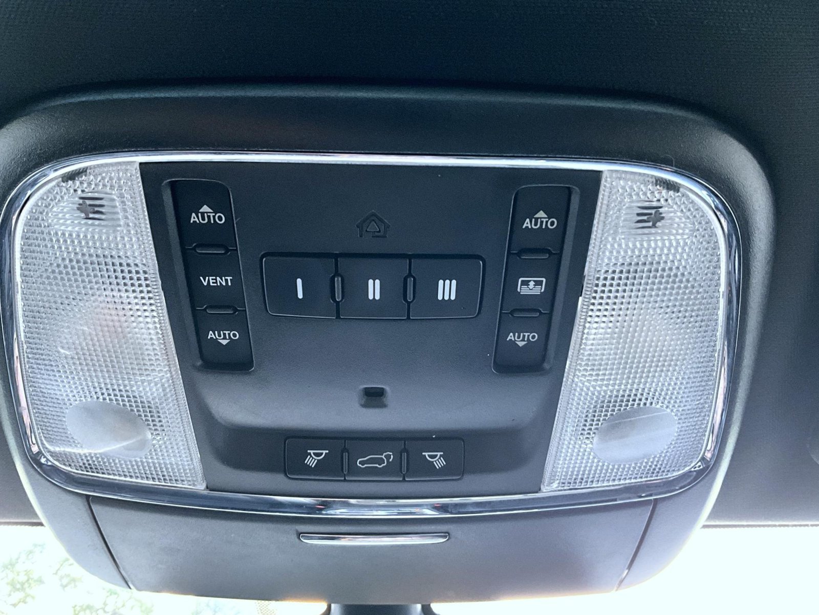 Used 2014 Black Jeep Overland image 16