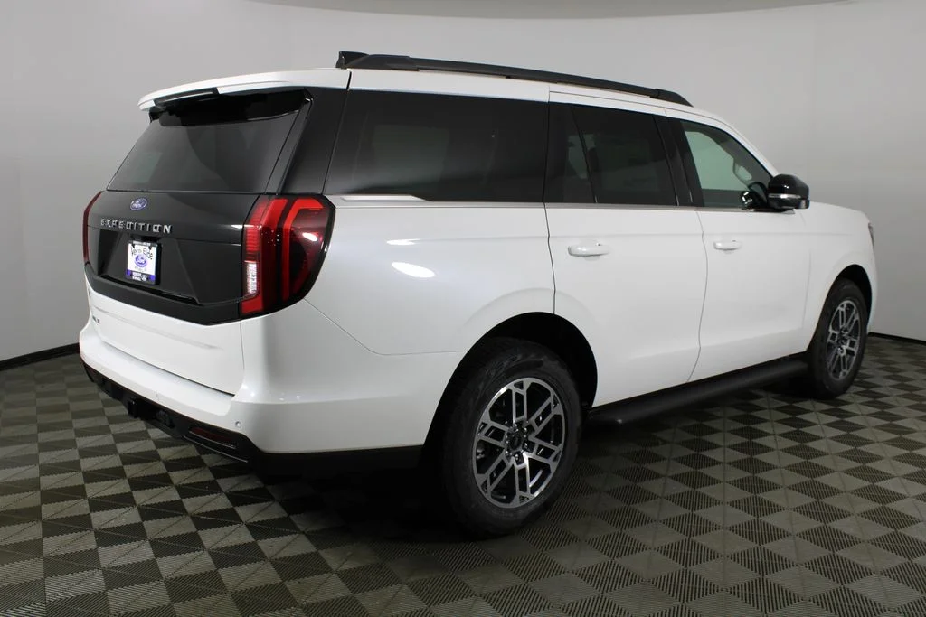 New 2026 Star White Metallic Tri-Coat Ford Active image 5