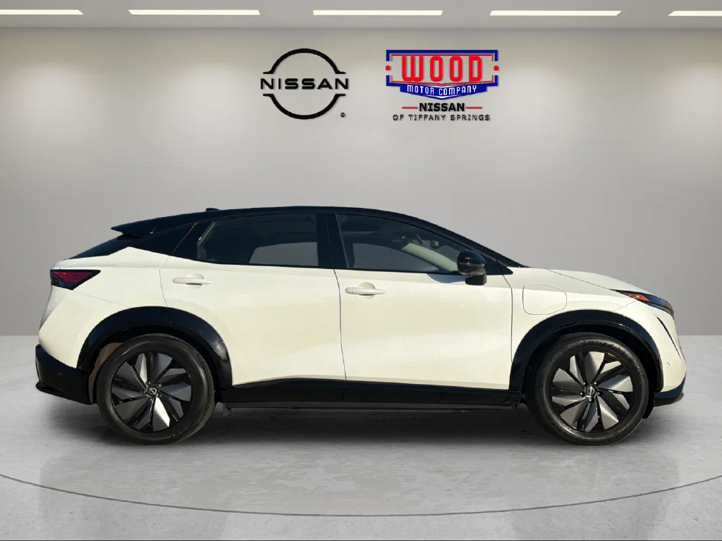 Certified Used 2023 Everest White Pearl Tricoat Black Diamond Pearl Nissan Platinum+ e-4orce image 2
