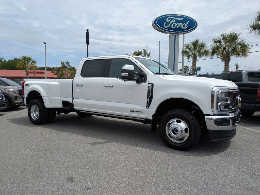 New 2026 Star White Metallic Tri-Coat Ford Lariat image 2