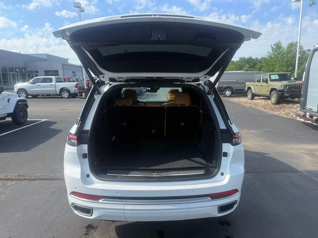 Used 2022 White Jeep Summit image 46